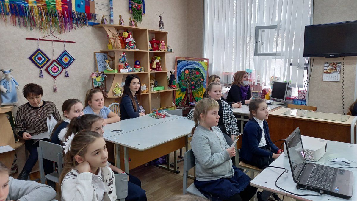 В рамках конкурса воспитательных мероприятий "На творческой волне" с целью преемственности творческих традиций семьи в объединении "Моя кукла" педагог Зубкова Е.В. прошли "Семейные посиделки" с участием мам, бабушек и обучающихся. Методист Мелькина О.В.👏🏻
<a href="/pu_monso/">Поволжское управление МОиН СО</a> <a href="/Volzhsky_adm/">Администрация Волжского района</a>