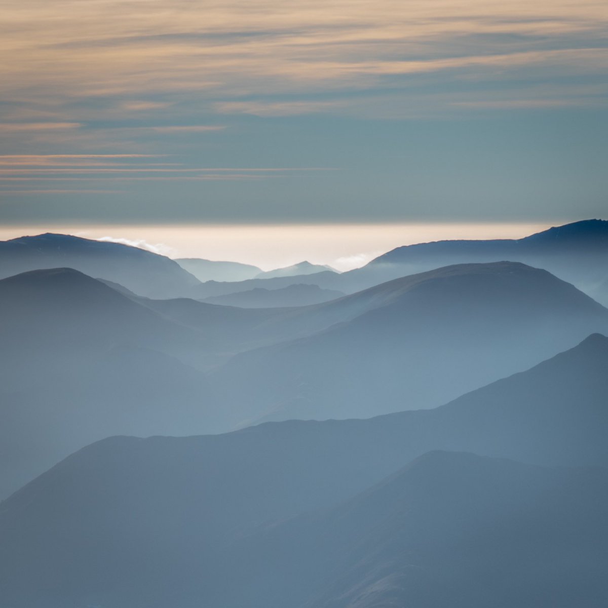 Croftfoot's tweet photo. Above an inversion on Skidaw was a moment not to be forgotten. #cumbria #fslocal https://t.co/UP5drjyxiN