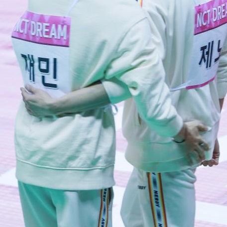 _130603's tweet image. 나는남자없이잘살아..
근데너넨어떡하냐