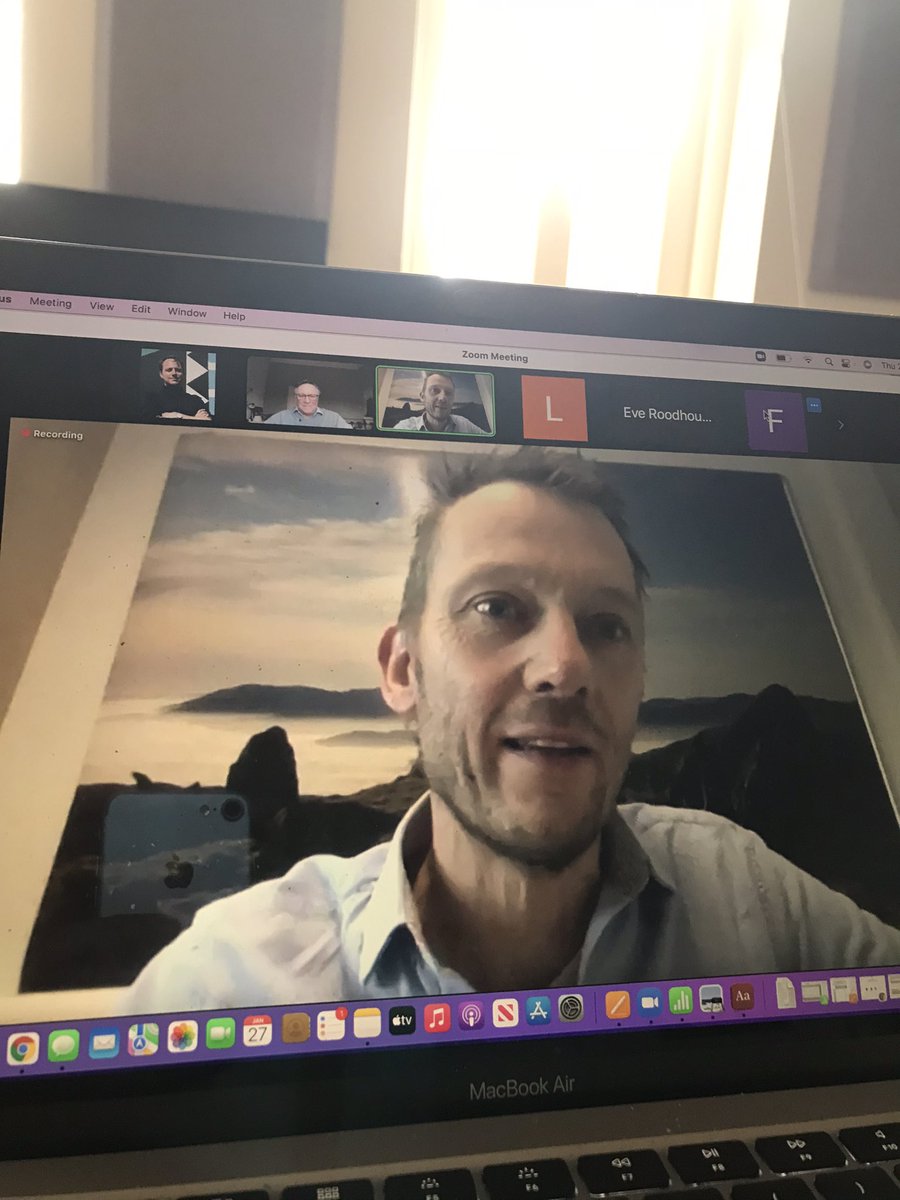 JackLSimpson's tweet photo. Leeds, doughnuts and possible futures.
Kate Raworth and loads of great people from the city, talking about how to make Leeds a better city.
Asking, amongst other things, “How can all the people of Leeds thrive?”
Great session with @LeedsIGS
#Leedsrecovery https://t.co/DqIUNATDKM