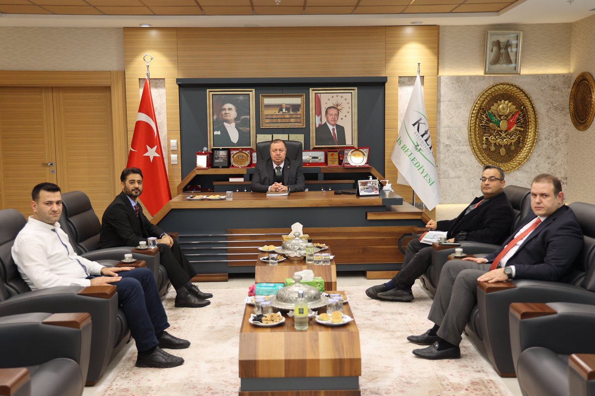 servetramazann's tweet photo. Danimarka Mülteci Konseyi Bölge Müdürü Sn. Muhammed Waseem ABBAS ve Finans ve İdari İşler sorumlusu Sn. Ersegün ŞAHMARAN ile 2022 yılında yapacağımız projeler için ön mutabakatta anlaştık. Kilis'imize hayırlı olsun. https://t.co/I8PnoT0F2u