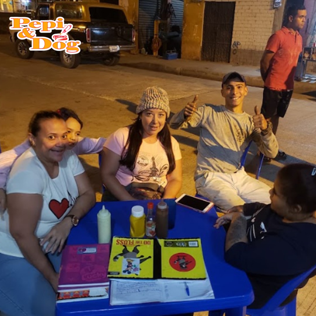 PepiDogEcuador's tweet photo. ¡Feliz jueves! 😁
.
Te esperamos para que le des un toque único a tu comida.😋🤔🌭🌯
.
.
.
#PepiDog #Ecuador #Venezolano #Barquisimeto #ComidaChatarra #ComidaRapida #Asquerosito #Antojo #fast #junkfood #fastfood #burguer #goodfood #yummy #foodie #pepito #hamburguesa #hotdog https://t.co/DpxeNj6vgm