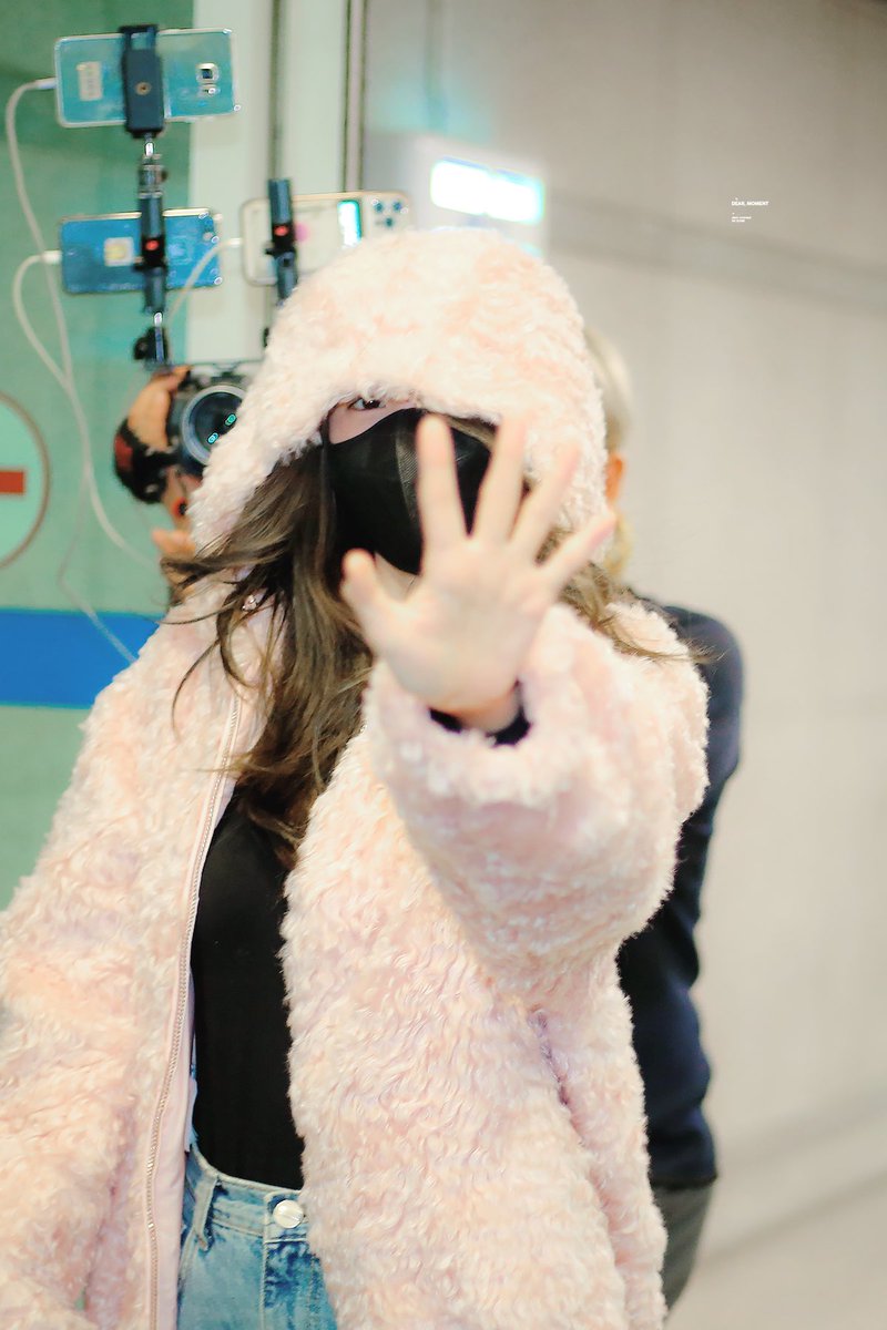 Dearmoment_0502's tweet photo. 220117

나만 귀여운거 보려다가 
우리집 강아지 자랑 한 번 해볼게🐶

#선미 #SUNMI @miyaohyeah https://t.co/rbSGsXoR6k