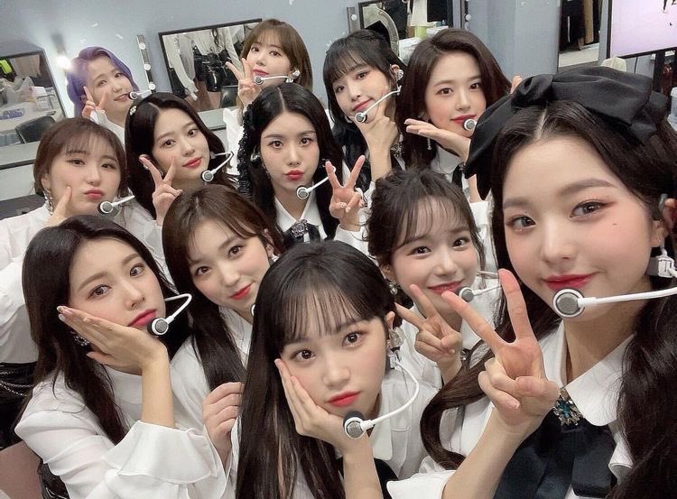 3z2qcgkMcGdmJZ5's tweet photo. 새로운 역사를 써내려가는 걸그룹에는 항상 아이즈원 언급이 빠질 수 없었지.
앨범시장에 활기를 부어넣고 확장을 시킨게 너희와 우리니까...
#IZONE_GCMA2021_AOTY
가온 앨범상 너무 축하하고. 
#아이즈원_가온1분기앨범상_축하해
시작도 우리가 했으니 또 시작하고 끝판왕 보여주자! 아이즈원 사랑해 https://t.co/IK5PgSXQKV
