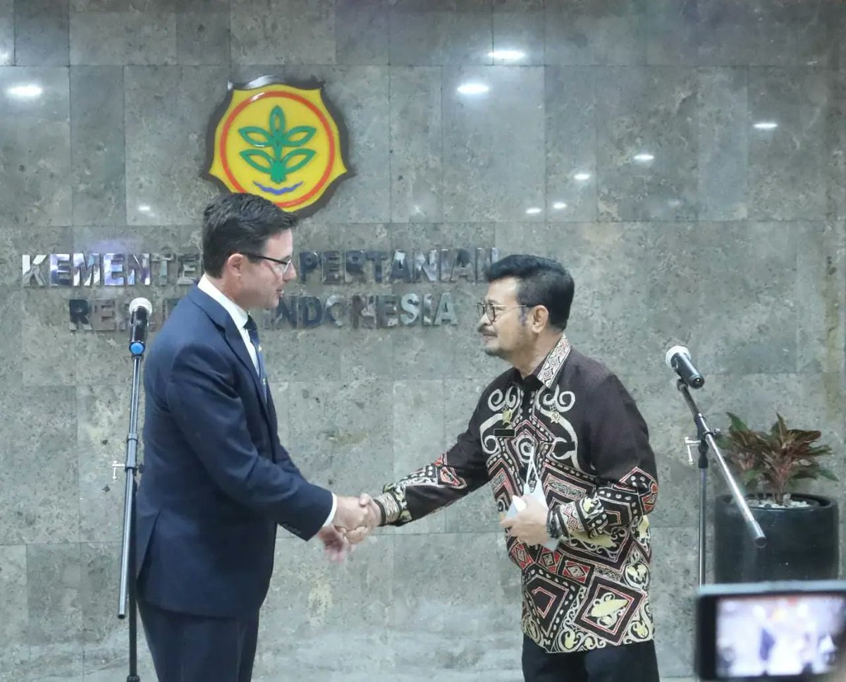 Syahrul_YL's tweet image. Saya menerima kunjungan Menteri Pertanian dan Air Wilayah Australia Utara, David Littleproud, di kantor Kementerian Pertanian RI, hari ini. 

Kami sepakat untuk menjalin kerjasama strategis antar kedua negara di bidang pertanian.