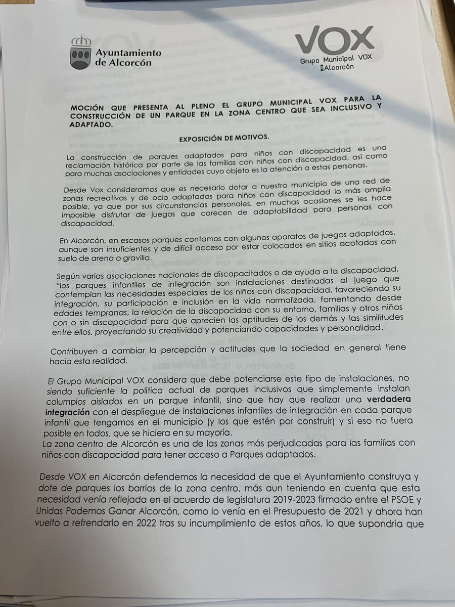 PedroMorenoGmz's tweet photo. Psoe-Podemos en #Alcorcon han votado en contra de la Moción presentada por @Vox_Alcorcon para la construcción de un parque en la zona centro que sea inclusivo y adaptado a las personas con discapacidad y movilidad reducida. Estos son los que van de sociales. Verdadera vergüenza. https://t.co/i59Dzb3LXx