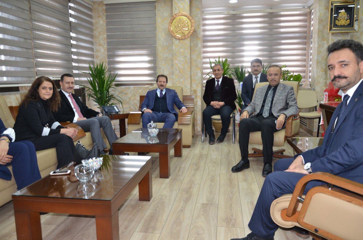 Hayırlı olsun ziyaretine gelen AK Parti Ankara Milletvekillerimiz Sn <a href="/emrullahisler/">Emrullah İŞLER</a>, Sn <a href="/turan_haci/">Hacı TURAN</a>, Sn <a href="/AAsumanErdogan/">Asuman Erdoğan 🇹🇷</a>, İl Başkan Yrd. Sn <a href="/AkbabaNagehan/">Nagehan Acar Akbaba</a> ve İl Yöneticilerini Şoförler Odamızda ağırladık. Kendilerine nazik ziyaretleri ve temennilerinden dolayı teşekkür ederim.