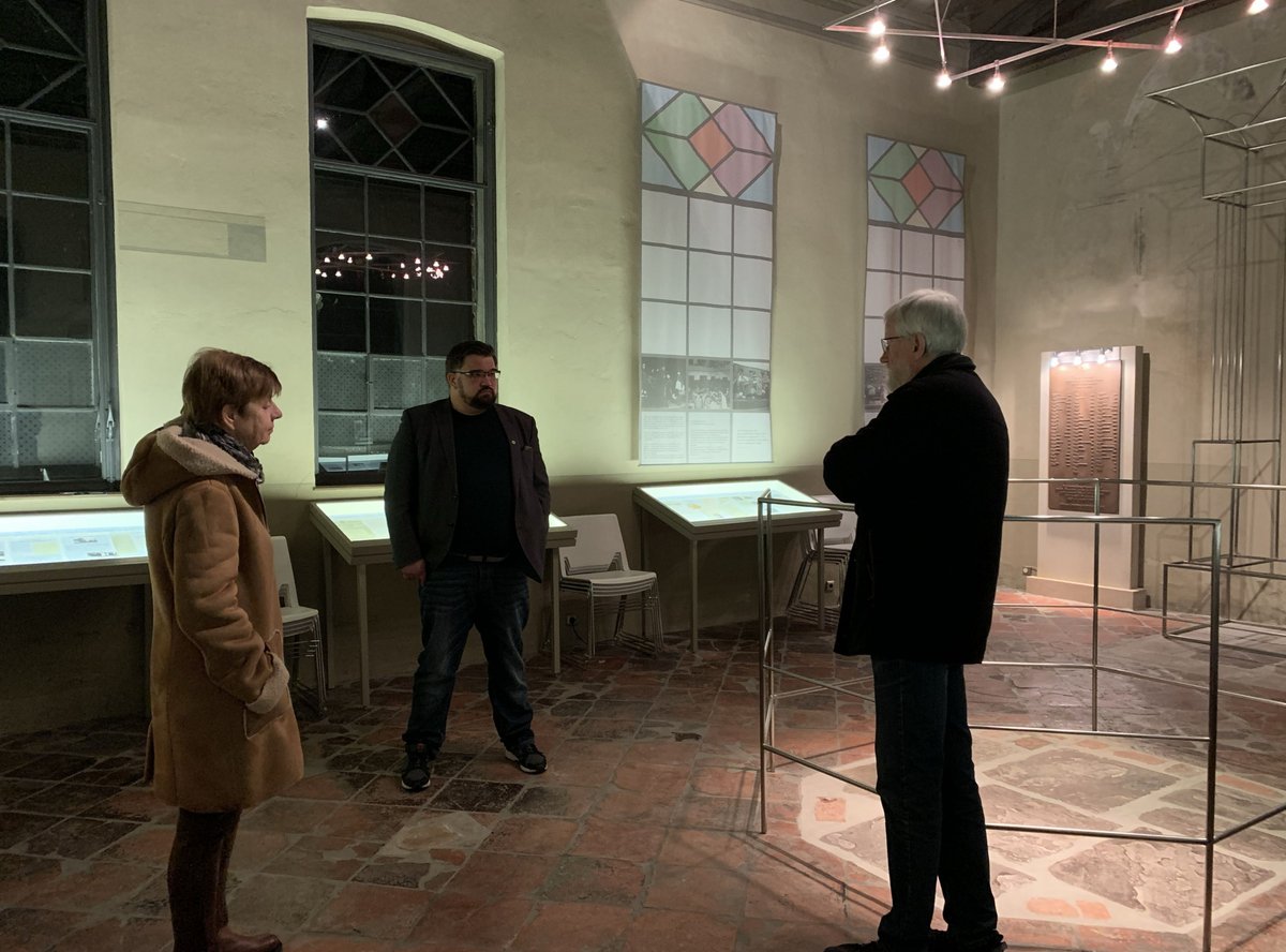 RauerGruene's tweet photo. #WeRemember

Daher ist die Arbeit der AG Alte #Synagoge Petershagen e.V. so wichtig, deren Vertreter ich in der alten Synagoge in #Petershagen getroffen habe: 
https://t.co/DiYpcWCBL1 https://t.co/roN4IQDV9D