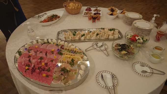 バイキング形式の二次会 