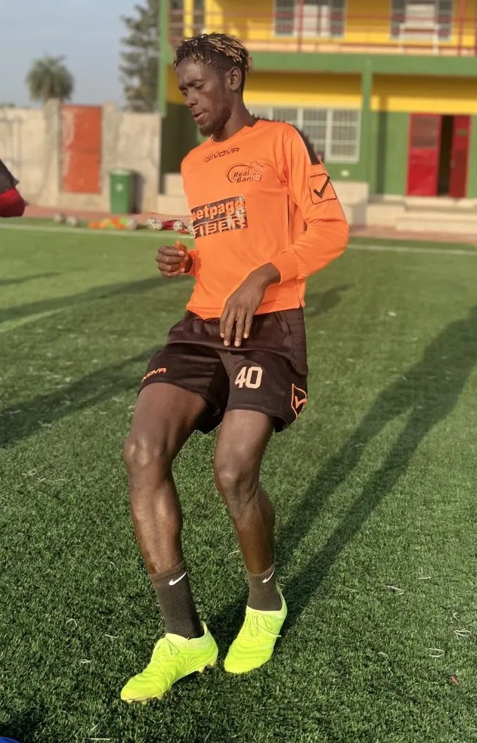 RealDeBanjulFC's tweet photo. Safe. Hands 🙌!
#RDB #Lamin #Imran #Hatab #CityBoys #RealDeBanjul #NetPageFIBER https://t.co/tC0l77TFW3