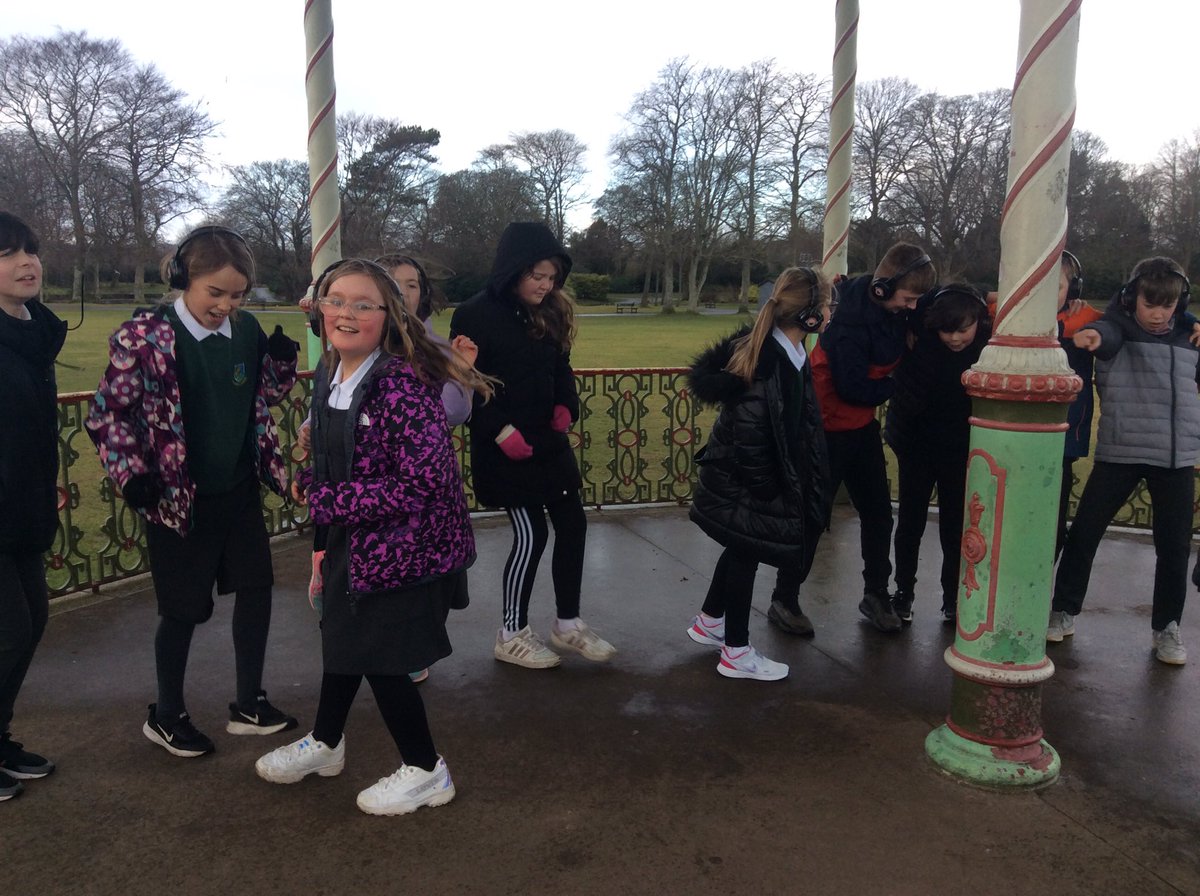 MrsPowell5's tweet photo. Great fun today with our silent disco walk to Duthie Park! The bandstand was our dancefloor! Thank you Fiona from SUSTRANS @SchoolBroomhill 🕺💃🎧 https://t.co/NhBWvaXpHL