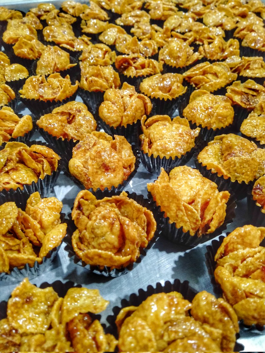 _Aiera's tweet photo. pernah tak perut dah kenyang tapi mulut nak mengunyah? so nak makanan yang light &amp; crunchy 😆

boleh try ✨Superb Honeyflakes✨ homemade cornflakes madu! rasa lemak manis memang ngam😋 https://t.co/8pL06Ryi8Q