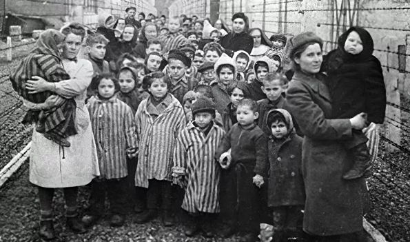 PMSimferopol's tweet photo. 🕯️On January 27 we pay tribute to the victims❤️of the #Holocaust.
☑️The #InternationalHolocaustRemembranceDay was established by the #UN General Assembly in 2005.
☑️The date was chosen because that was the day when #SovietTroops🎖️liberated🕊️ the #Auschwitz concentration camp! https://t.co/GQLpaWNKzP