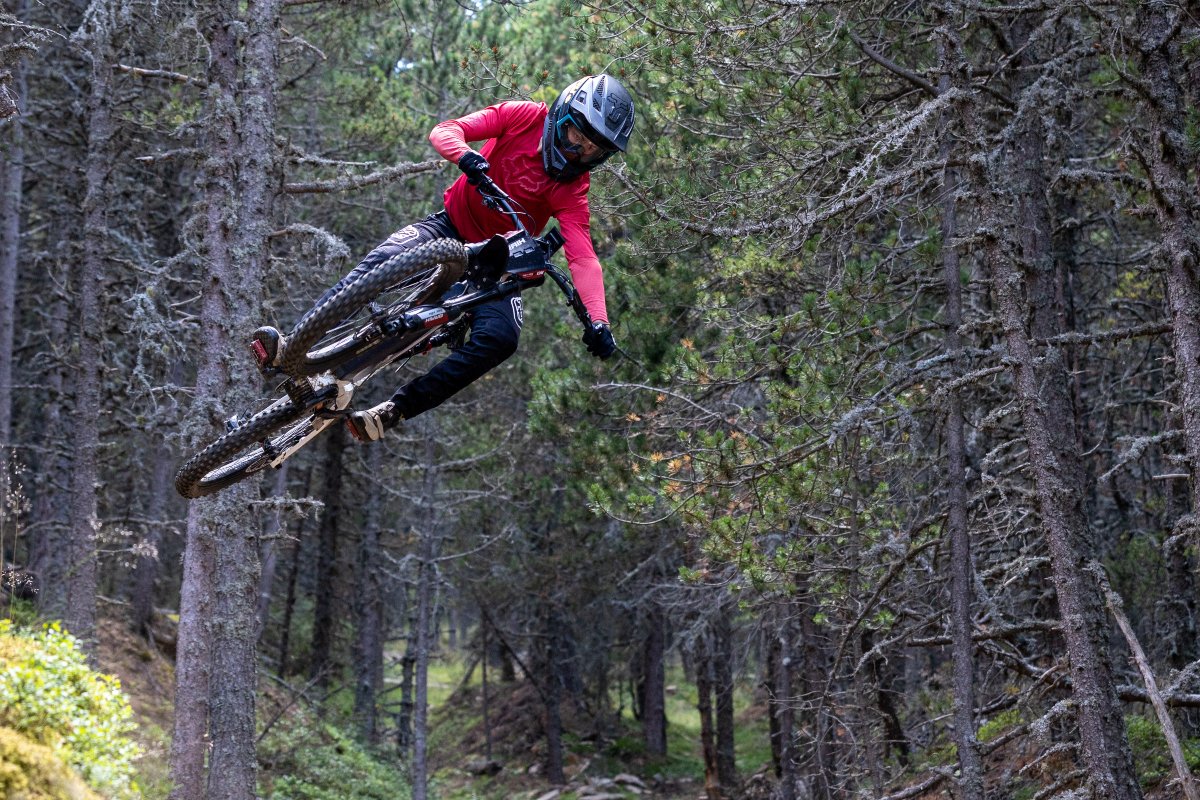 BraihBikes's tweet photo. Anyone up for a flight?🆙
We love doing jumps on our Super e-Bike
--
¿Alguien se apunta a un vuelo?🆙
Nos encanta hacer saltos con nuestra Super e-Bike.
#Braih #Superebike #braihbikes #bicycles #ebike #emtb #emtbenduro #enduro #bikelife #mtb #mountain #newbike #rider #ciclista https://t.co/seUAJn9ifA