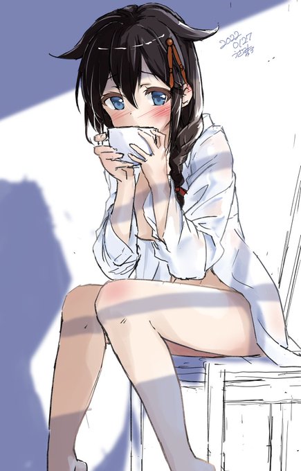 #艦これ版深夜の真剣お絵描き60分一本勝負
#艦これ版真剣お絵描き60分一本勝負_20220127
#時雨
彼シャツ時雨
時雨「その・・僕のは昨夜汚してしまったから
乾くまで提督のを借りてるよ」 