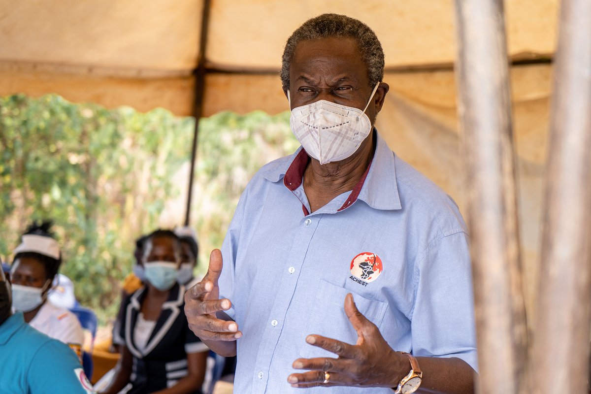 ACHEST1's tweet photo. #ISC4Health
#CommunityHealth
#PHC
@ACHEST1  ED Prof @FrancisOmaswa who also chairs the National Community Engagement Strategy Sub-committee for COVID-19 Response addressing a community dialogue in Ngora.

 It is impressive how people identify their problems&amp; discuss solutions https://t.co/rGbbpErybH