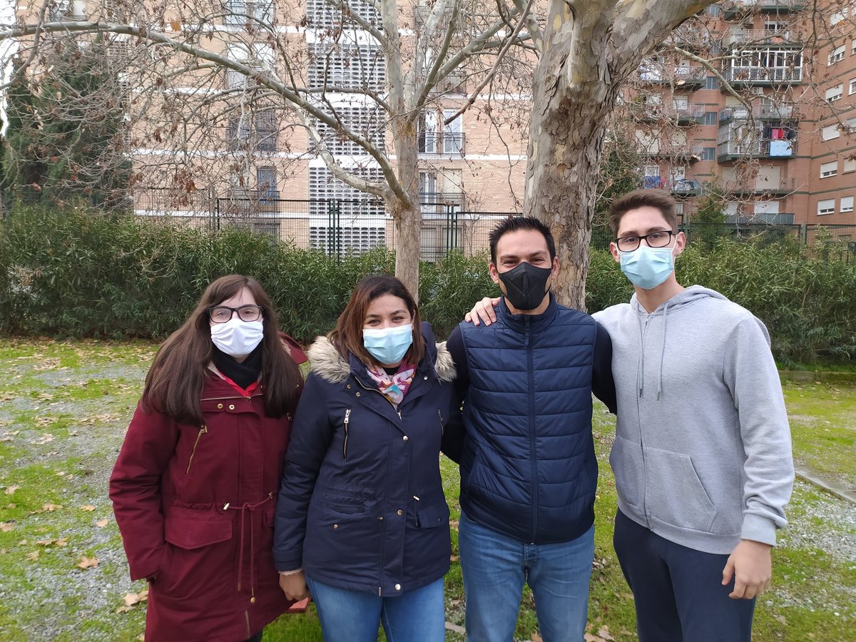 Recuerdos de #CyACartuja del año pasado 😍

Con <a href="/mcmrub/">Mª Carmen Rubia Álvarez ✏ #EducaciónCreativa</a> <a href="/jadeelmlaky/">Jade M</a> <a href="/salbmat/">Samuel Alba Matas</a> 💙

#ReporteroTuitero