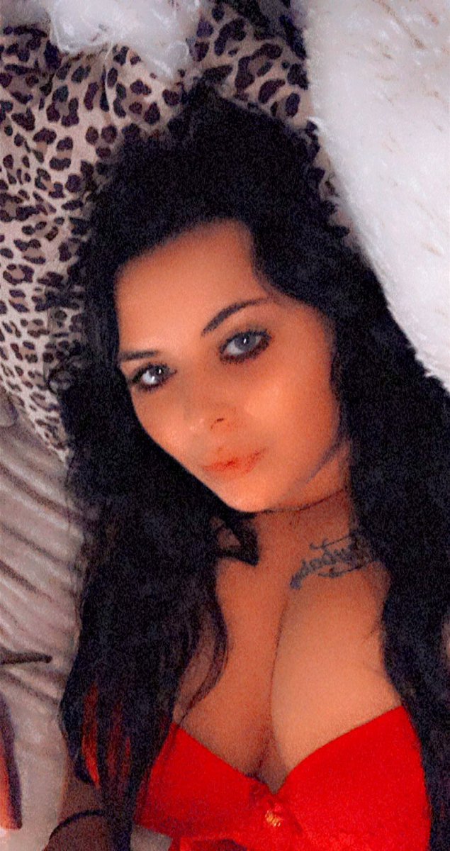 Skyleej01's tweet photo. goodnight babes. 💋💋 https://t.co/E9LibqL2G1