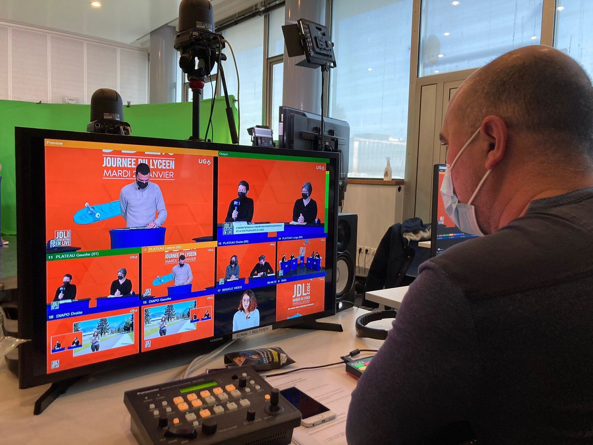 UGrenobleAlpes's tweet photo. #JDL2022 // Retour sur la Journée du lycéen en quelques chiffres !
👉 7 700 lycéennes et lycéens ont consulté le site web 
👉 + de 10 000 ont assisté aux conférences en ligne 
👉 Près de 5 000 ont visionné le LIVE YouTube 
Merci pour votre participation ! 🥰 https://t.co/HTn0aBgWaq