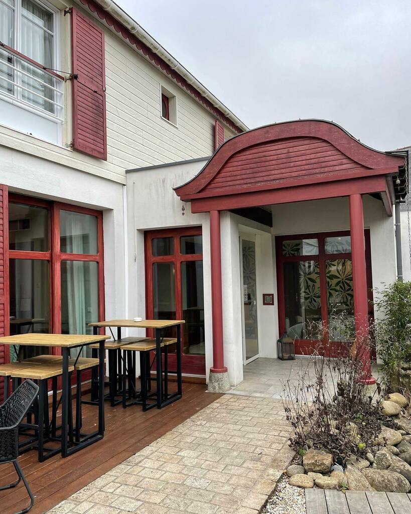 gillespudlowski's tweet image. En voyage à #vannes avec la #compagniedesindes comme à #cochin, c’est à la #villakerasy #hoteldecharme #boutiquehotel #exotisme #indesorientales #morbihan #morbihantourisme #golfedumorbihan #golfedumorbihantourisme instagr.am/p/CZOgKwyrH6A/