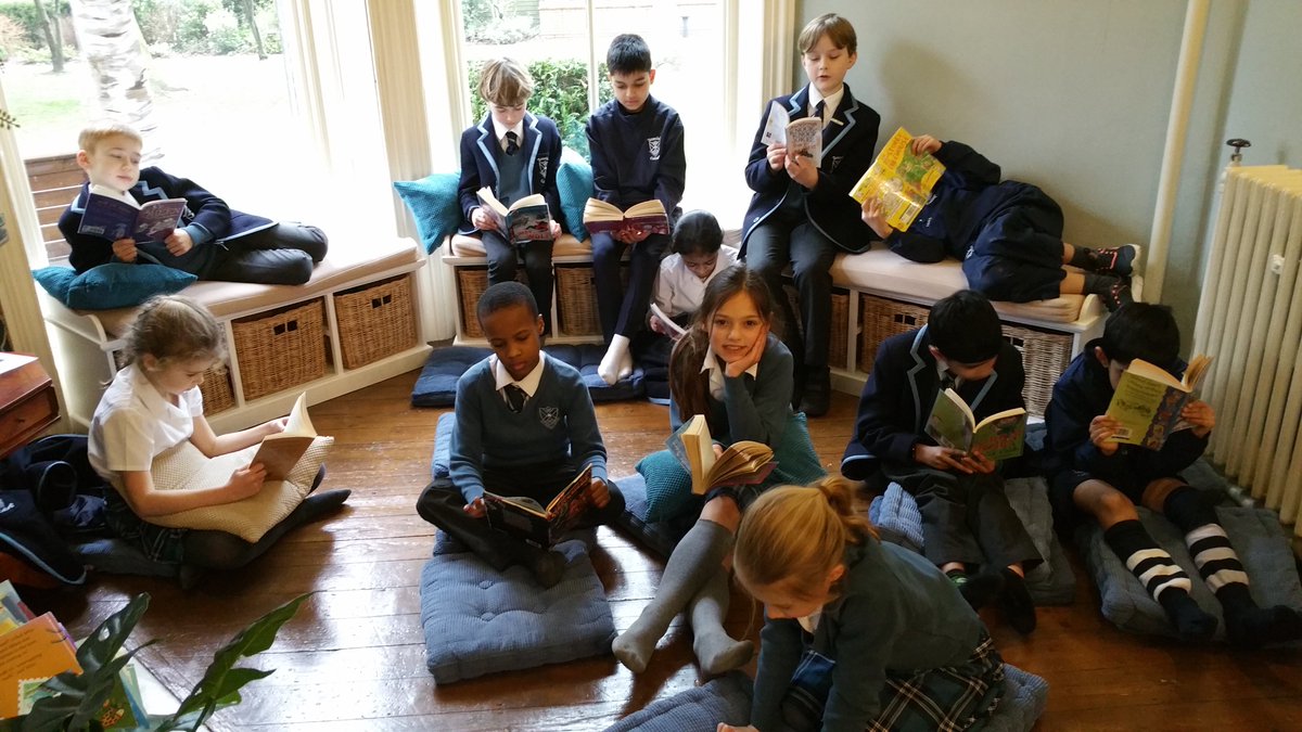 TettCollLibrary's tweet photo. Just one group of our lovely children making excellent use of our new cushions provided by our PTA. https://t.co/nydPd1xvTD
