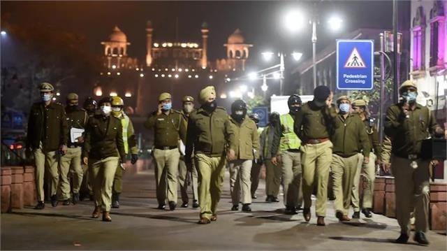 punjabkesari's tweet photo. दिल्ली में ऑड-ईवन, वीकेंड कर्फ्यू खत्म- 50% क्षमता के साथ खुलेंगे सिनेमा हॉल, DDMA की बैठक में लिया फैसला https://t.co/yVpPUjS47I
#delhiweekendcurfew #coronavirus #coronarestriction #DDMAmeeting #NationalNews #punjabkesari #punjabkesarinews https://t.co/dcxRwtyatz