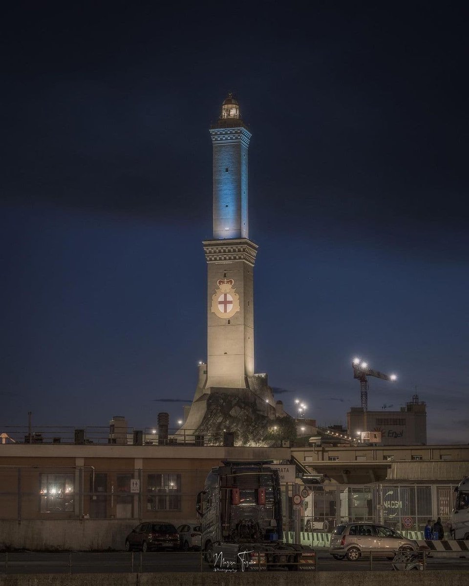 Questa sera la #LanternadiGenova si illumina di BLU per la Giornata Internazionale di Commemorazione delle #Vittime dell’Olocausto. 

📷 @amazingshots_lighthouse 

#giornatadellamemoria