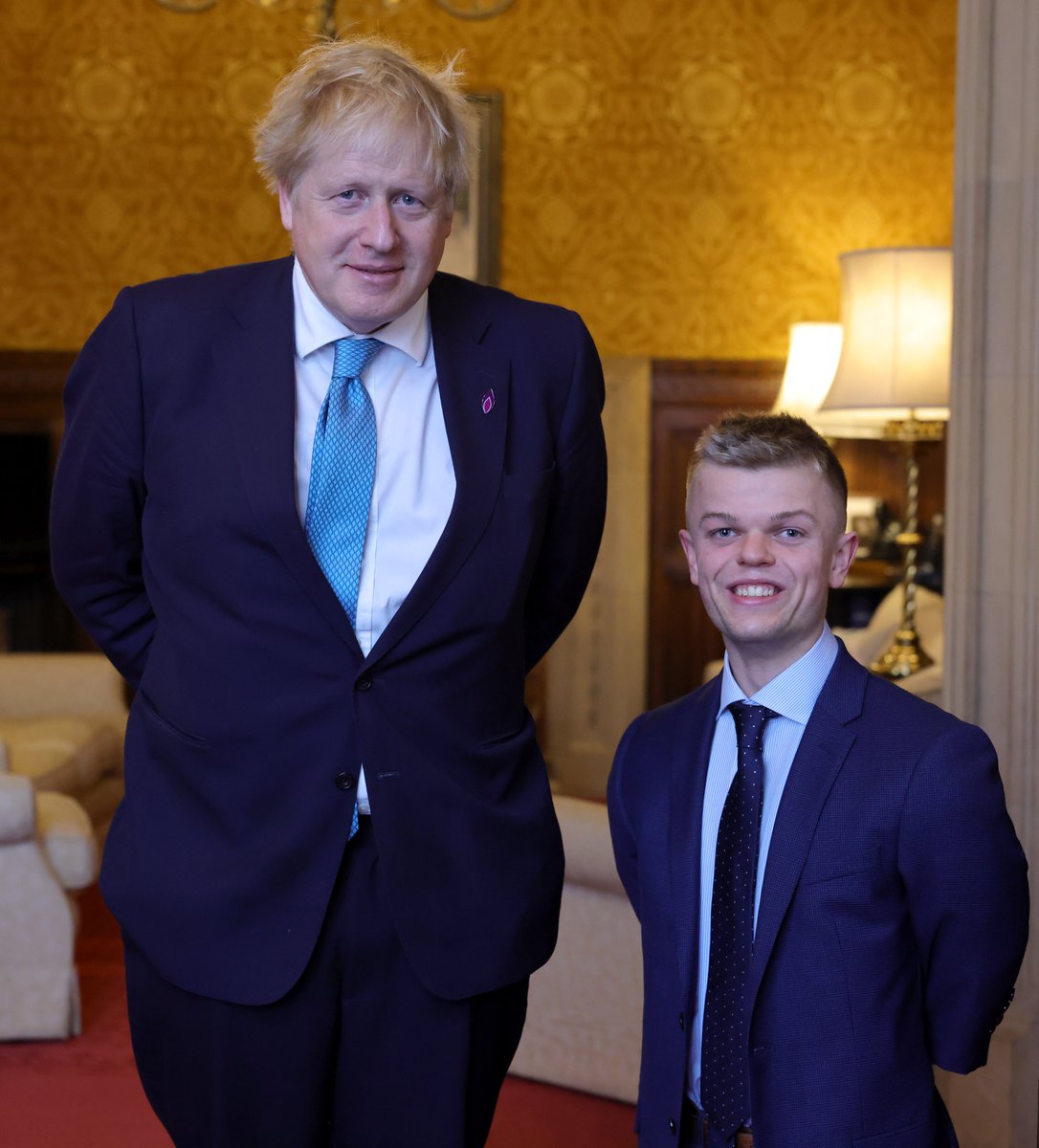 Yesterday I met with @will_perryy, who represented @ParalympicsGB in the 2020 Paralympics and is now campaigning for a kinder and more understanding society for people with dwarfism. It was heart-rending to hear about the bullying and abuse that he has experienced.