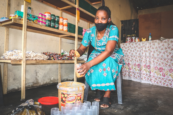 ZRBFZIM's tweet photo. Sibongile Mabhogolera, a member of African Traditional Foods that started from peanut butter processing to running a small grocery shop that generates an average monthly income of US$450.The group received food processing training and social enterprise equipment from #ZRBF ECRAS https://t.co/XllKyYAk0l