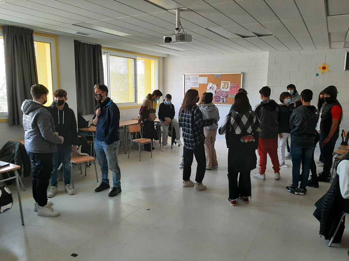 inscabrils's tweet photo. Els de 4t d'ESO hem fet un taller sobre Associacionisme Juvenil i amb un joc de rol n'hem après el funcionament. https://t.co/NybCJOcM90