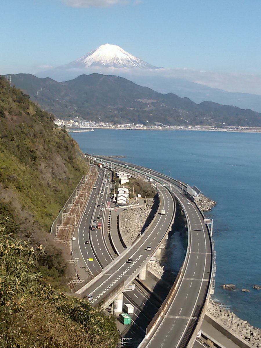 おつけい🍓 本日の受付を終了しました。 ご来店有難うございました🤗 スマホのアルバムに多かったのは富士山の写真🗻 今日は少し前の からの写真を。 浮世絵 当時と同じ景色を望めます👀 結局 好き