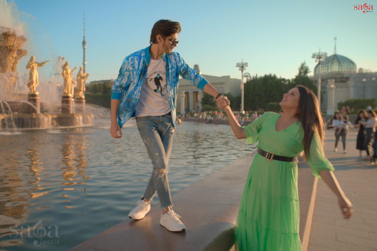 BollyKiBaten's tweet photo. @realhimanshi shoots for the song aakad in Russia with co actor @rohanmehraa The BTS stills look lovely and the pairing fresh. We can't wait for this one for sure 

#HimanshiKhurana #RohanMehraa https://t.co/5LVEdcmIWd