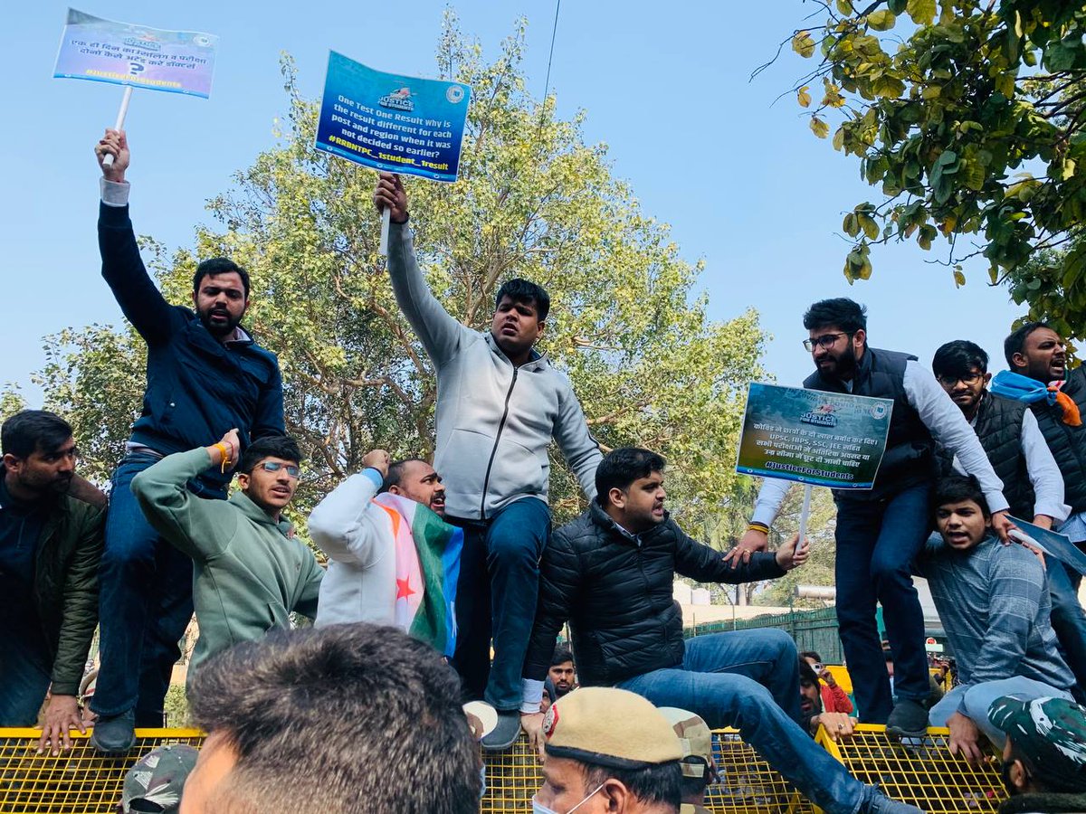 NSUIAssam's tweet photo. NSUI under the leadership of NP @Neerajkundan ji took out #JusticeForStudents March in front of railway Bhawan, New Delhi. 

We Demand -

• Blended Mode/Postpone University exams
• NTPC Revised Result
• Postpone NEET PG Exam
• Extra Attempt for all including UPSC,SSC,IBPS,JEE https://t.co/wJF0H0hX3v