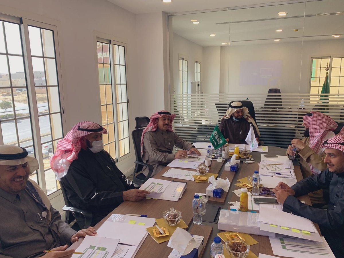 عقد مجلس إدارة الجمعية التعاونية الزراعية المركزية اجتماعها رقم(٢١).
وتم اتخاذ قرارت لعدد من الموضوعات الهامة والمؤثرة لخطة الجمعية لسنة ٢٠٢٢م، و التي ستساهم بشكل كبير في تنفيذ عدد من المشاريع التي ستبرز علي أرض الواقع لهذة السنة ان شاء الله.