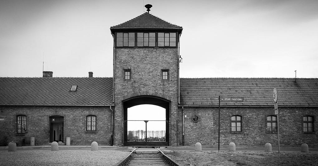 Radio24_news's tweet image. Due nuove storie di Voci della memoria il podcast originale a cura di @rafcalandra , @CriCarpinelli  e @mlcolledani . Ascolta l’episodio dedicato a Bruna Cases - bit.ly/3KPPreE