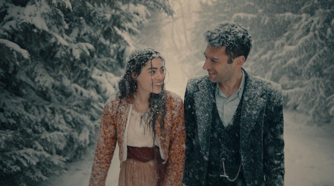 DTural's tweet photo. #Aziz dizisinde bu hafta romantik anlar yaşanacak. Yani diyeceğim o ki #AzEf gümbür gümbür geliyor. 😍 https://t.co/uEmjoyjjlt