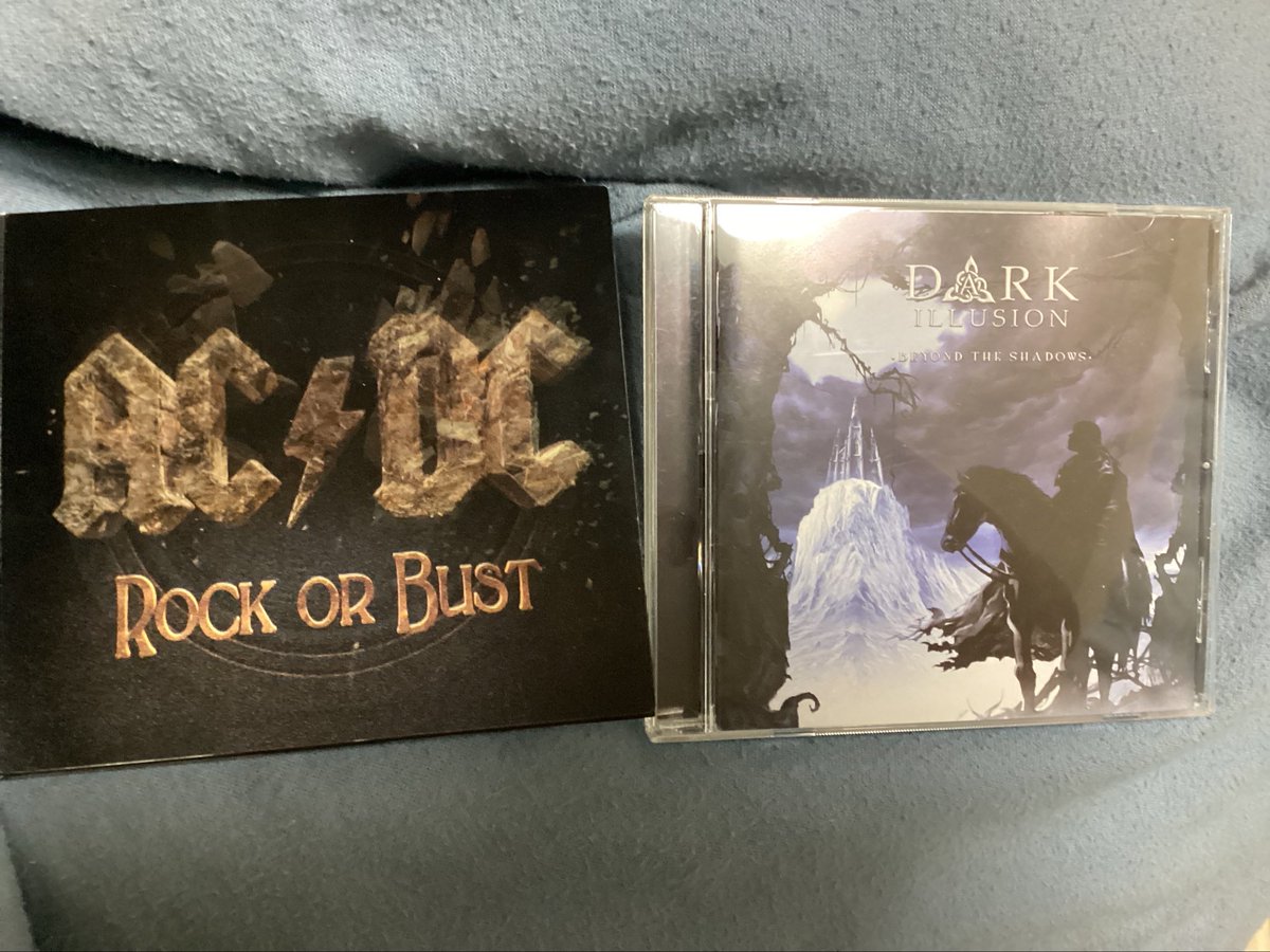 listenershihiro's tweet photo. 本日のTake Jでの購入。
AC/DCはやはり素晴らしいし、ダークイリュージョンは初めて聴くけど良い感じ。
どれを買うか店内で40分近く迷った。次に行くときには買いたいバンド名を10近くメモしとくべきかな。
#ハードロック
#ヘヴィメタル
#ACDC
#DarkIllusion https://t.co/y7PZ7uvISH