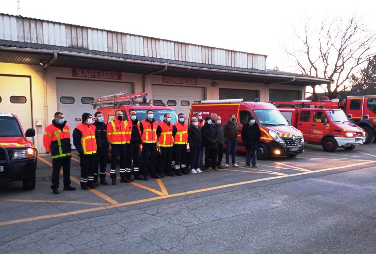 sdis84's tweet photo. #caserne #intercommunale #Entraigues : mise en service opérationnelle aujourd'hui du nouveau centre de secours "La Garance" regroupant les anciens centres d'#Althen #Entraigues, avec la visite de plusieurs élus dont les maires d'Althen-des-Paluds et d'Entraigues-sur-la-Sorgue https://t.co/SssUEQLQWw