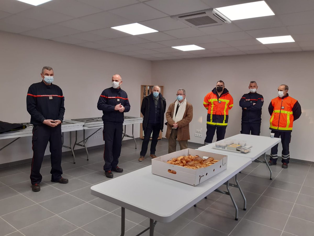 sdis84's tweet photo. #caserne #intercommunale #Entraigues : mise en service opérationnelle aujourd'hui du nouveau centre de secours "La Garance" regroupant les anciens centres d'#Althen #Entraigues, avec la visite de plusieurs élus dont les maires d'Althen-des-Paluds et d'Entraigues-sur-la-Sorgue https://t.co/SssUEQLQWw