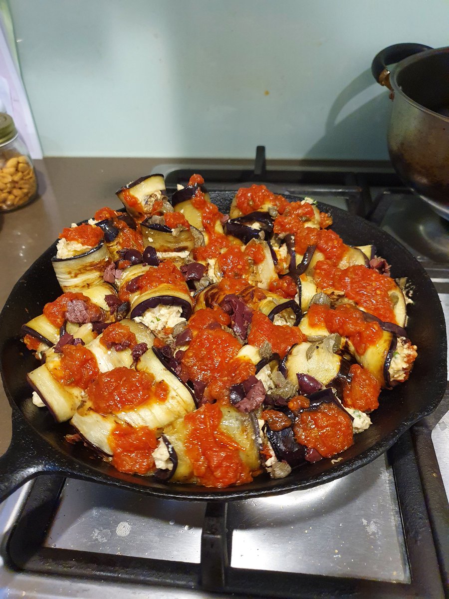 ChocLemonGelato's tweet photo. Eggplant rolls #vegan #yum Recipe attempt inspired by recipe from @minimalistbaker For my additions to the tofu filling, I added minced cashews, sauteed onion, celery, grated apple, sriracha, olives, capers, garlic, lemon &amp; herbs https://t.co/CxiGMpja5A https://t.co/pqmFZkFVdE
