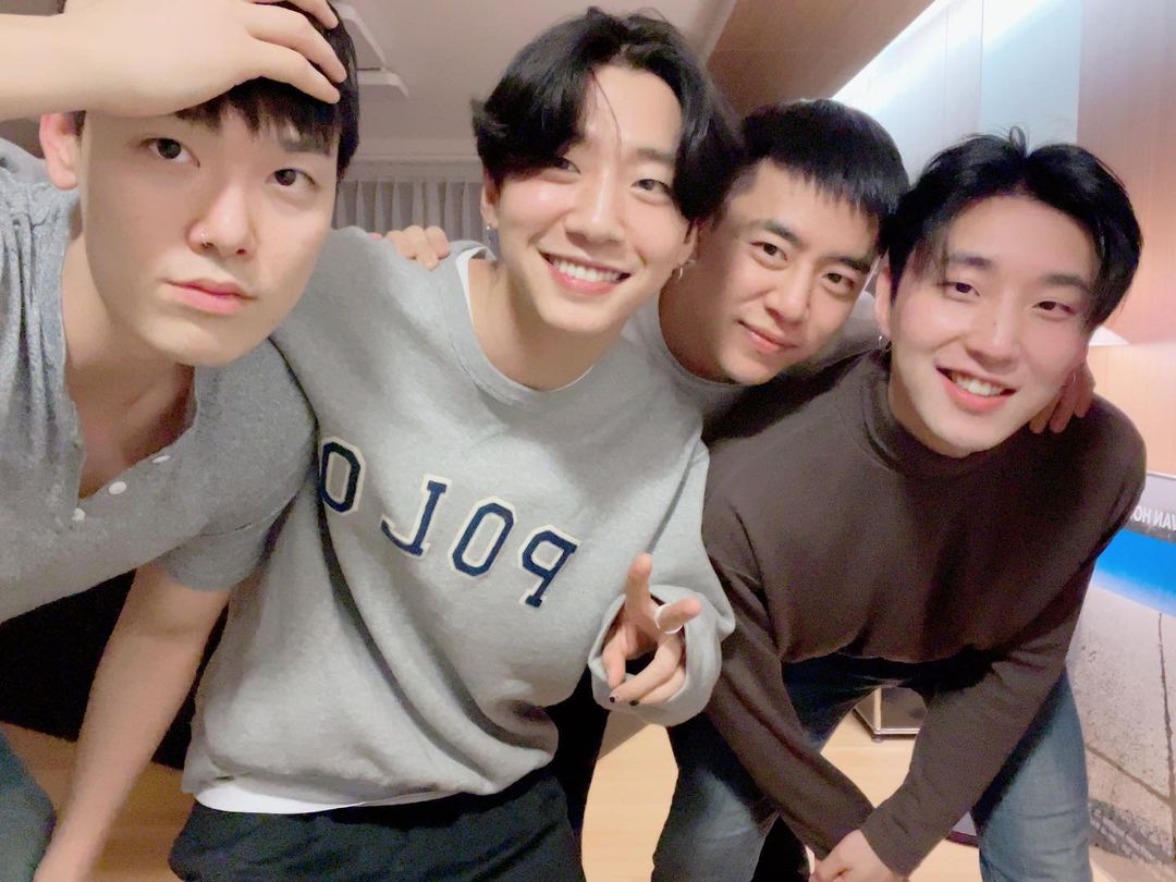 BYG_Fr's tweet photo. [PHOTO] Daehyun et Zelo ont posté une photo avec Bang Yongguk sur Instagram https://t.co/fUdcCEi5cJ