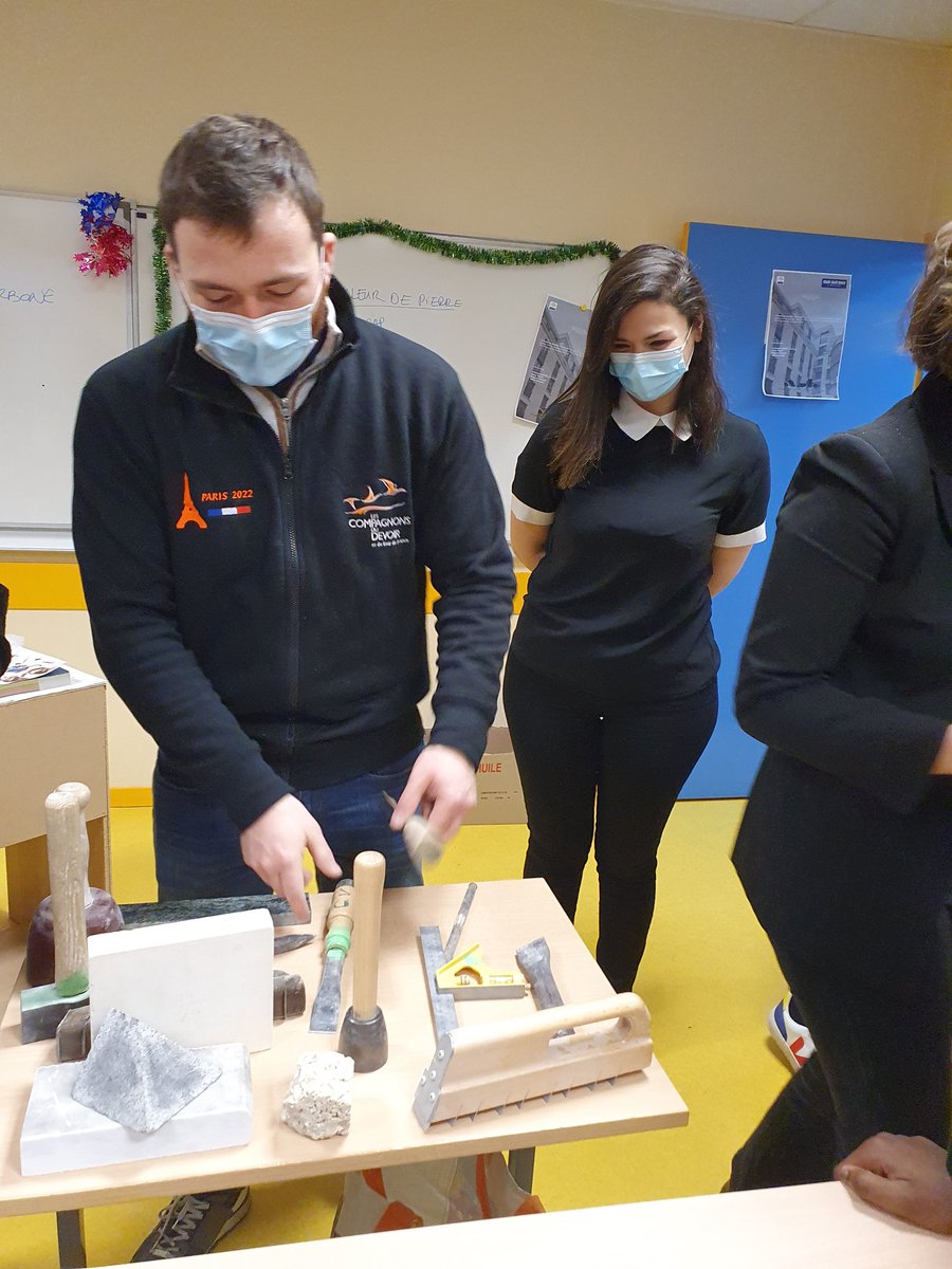HiassineMdrancy's tweet photo. Merci aux 4 intervenants @verrecchia_immo #FondDotationVerrecchia pour cette belle intervention avec 3ème et rendre accessible les métiers de la #pierre de taille. @les_compagnons
#TailleurdePierre #Architecte #numérique @AcCreteil
Partenariat avec @seinesaintdenis https://t.co/WLa39EzDzh