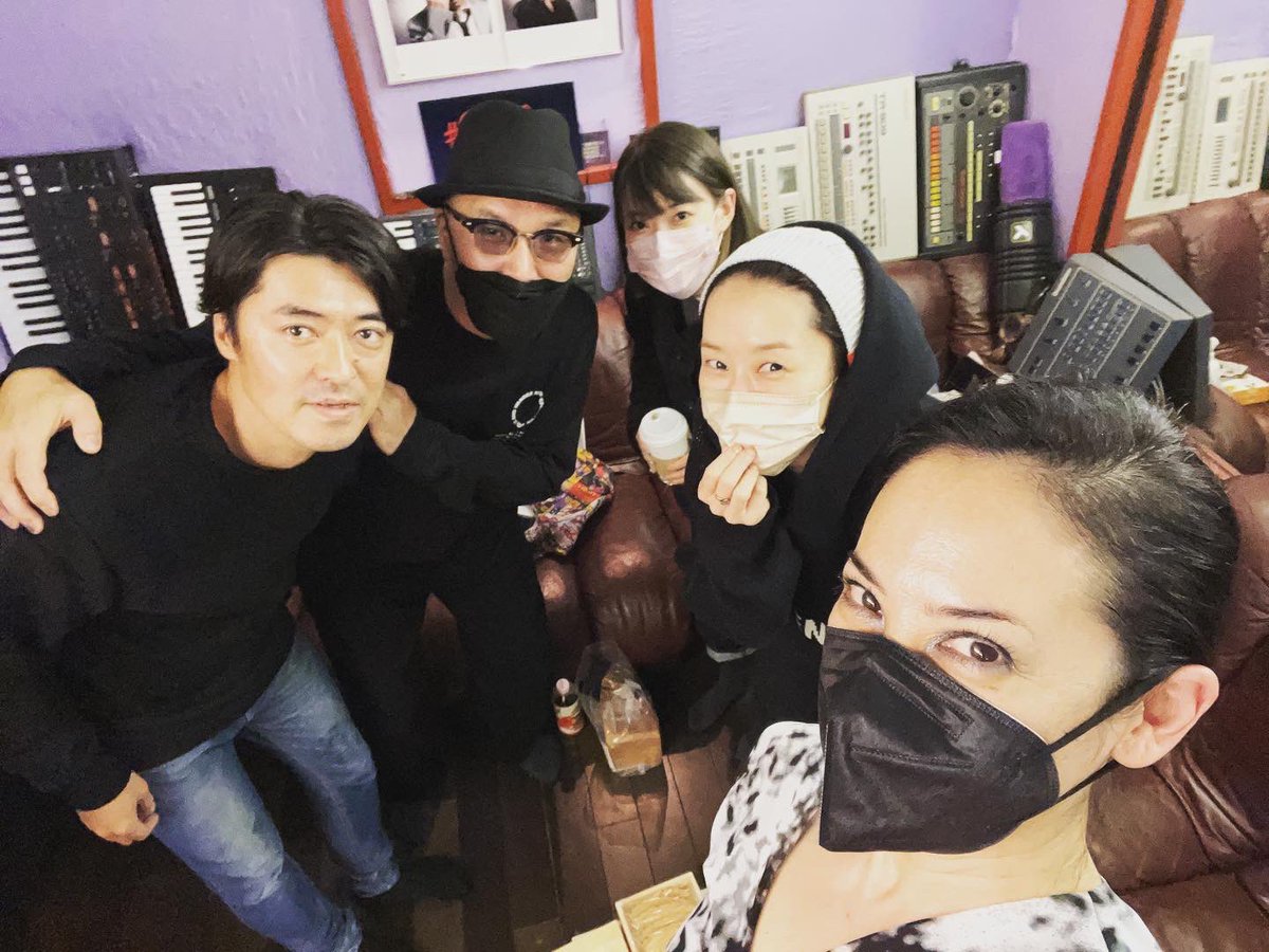 YusukeHorikoshi's tweet image. SPEED島袋寛子さんのhiro名義でのニューアルバム「0」収録「Always Remember」にギターで参加しております。coldfeetプロデュースの懐かしさと新しさを感じるR&amp;amp;Bトラックにhiroさんの素晴らしい歌で最高です！

妻がSPEEDの大ファンだったみたいで、テンション上がりまくり大喜びでお誘い頂き感謝！