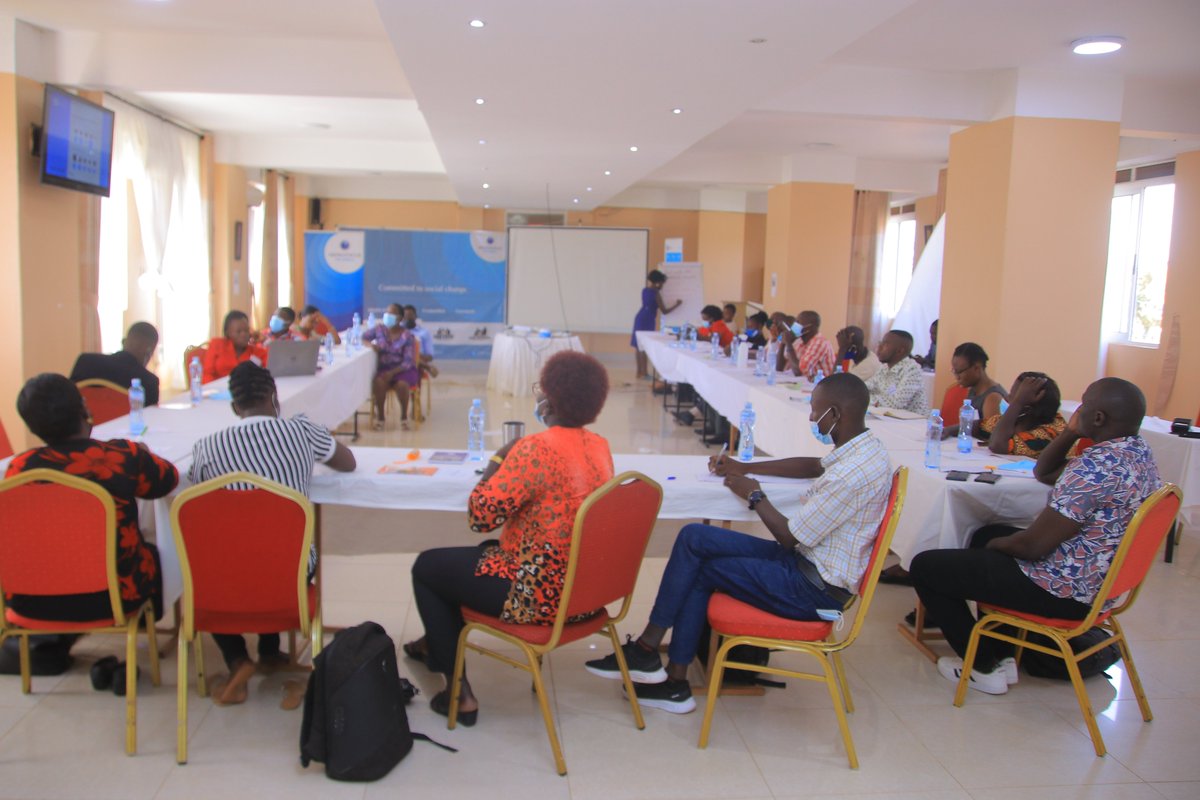 MFAUganda's tweet photo. How badly women are represented in media?
-Women only make up around 20% of expert news sources.
-Research shows that only 24% of the people in newspaper, TV and radio news are women.

#MediaMattersUG | #GenderEqualityUG https://t.co/8L5g5A2h7v