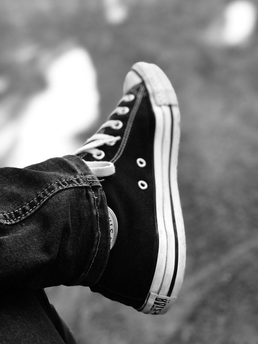 mzeelazaro's tweet photo. #OldConverse Gone new places โ #Safari https://t.co/LnA1wLhFPf