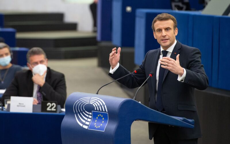 CStrateges's tweet photo. Emmanuel Macron veut imposer des règles communes de déplacement au sein de l’Union européenne…
https://t.co/EbH22XIzMe via @cstrateges https://t.co/viWmf8uFjT