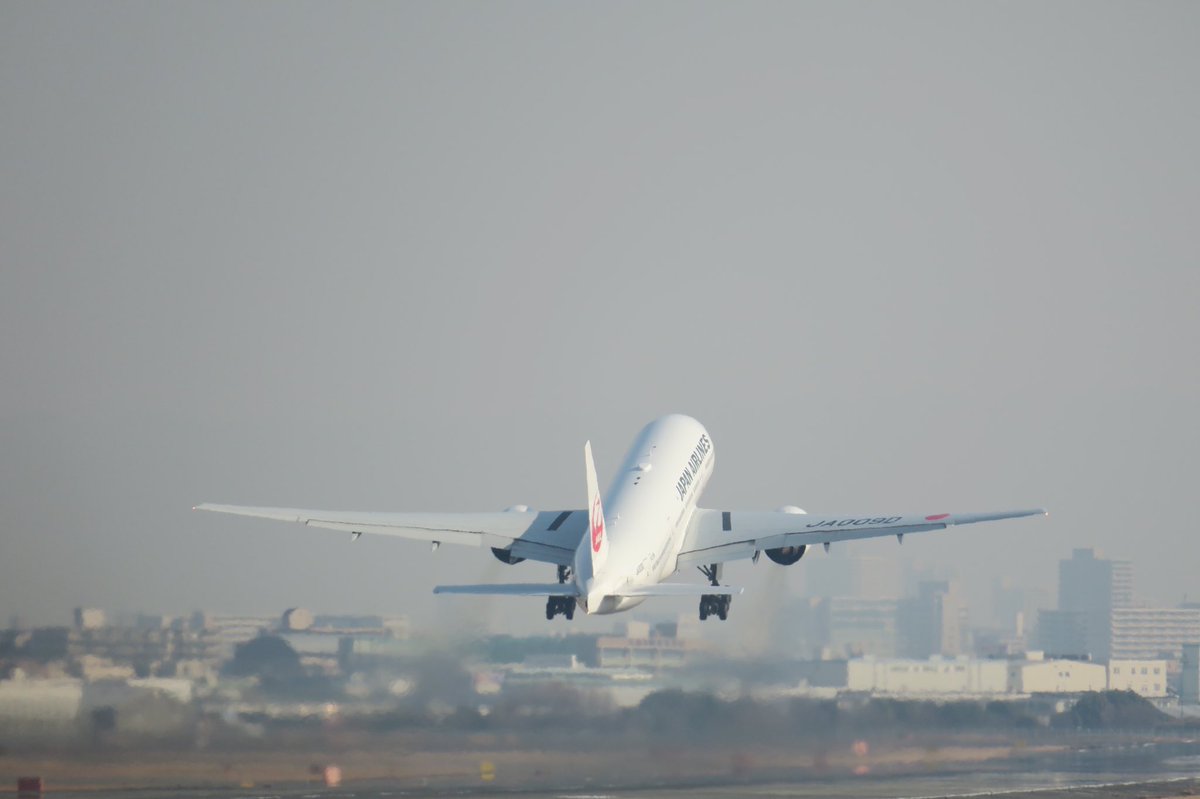 take_flight0115's tweet photo. 2022年1月26日 14:24
JAL JA009D 離日に向け、最期となる伊丹の空に飛び立っていきました。
#JAL、#JA009D https://t.co/ujKnWEkWS7