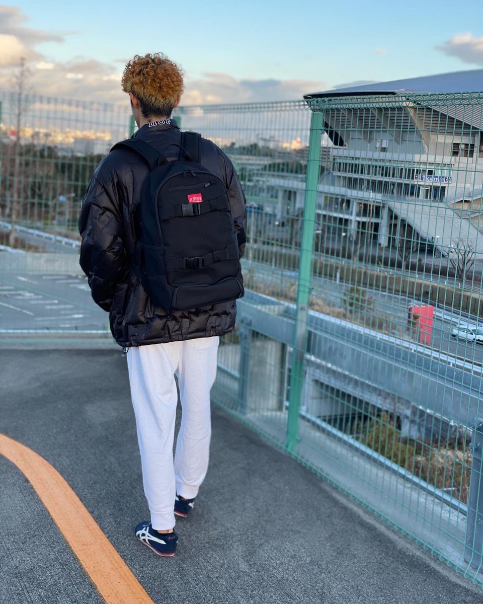 mp_expocity's tweet photo. 【McCarren Skateboard Backpack Ver.2】
⁡
number:#MP12782
Color: Black 
Price:¥20,680(tax in)
Size:横29.5×高さ48×マチ18cm
⁡
Staff:182cm https://t.co/gPAWcM1kxH