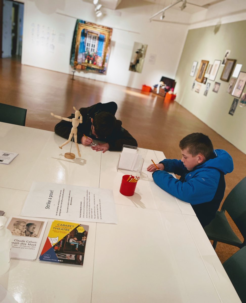 all_hogwarts's tweet photo. What better place to draw than in an art gallery! 

Do you spend much time visiting museums and galleries? Most are free and there's usually some sort of activity available for the kids. 😊

#homeschoollife #homeschool #homeschoolfamily https://t.co/AGJqKKXX7q