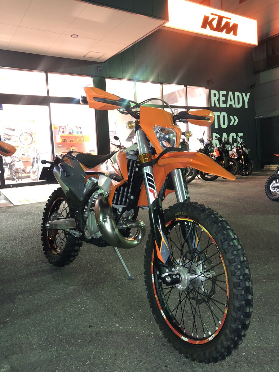 garden_atomic's tweet photo. 納車だお
#KTM
#150EXCTPI
#ReadyToRace
#初2スト
#47歳から始めるオフロード 
#やれんのかオイ
#やってみるさ https://t.co/oqlC91Ojnl